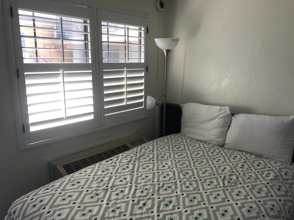 Queen Room with Two Queen Beds at Westwind Lodge, photo 2