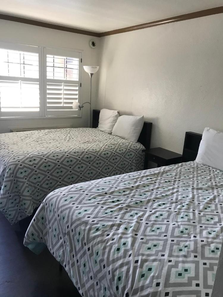 Queen Room with Two Queen Beds at Westwind Lodge, photo 3